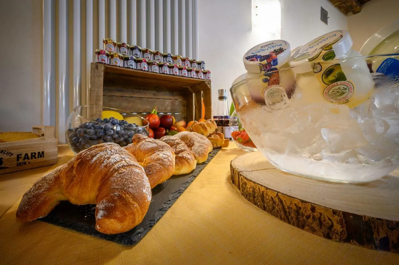 B&B Antica Residenza Centro Storico Tirano 2*,